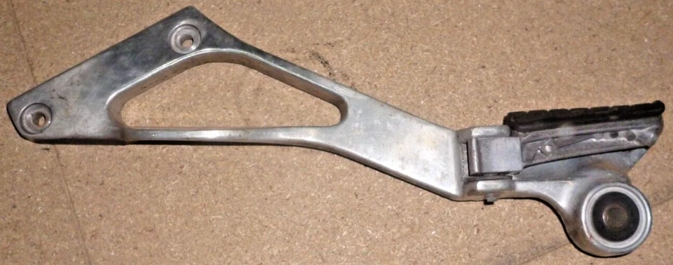 SUPPORT CALE PIED ARRIERE GAUCHE YAMAHA 850 TDM 3VD de 1991 à 2001 - réf : 31 - Photo 1/1