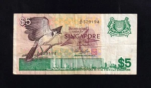 F.C. SINGAPUR SINGAPORE , 5 $ 1976 , B/C+ (F+) , P.10 . - Bild 1 von 2