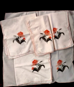 Vintage Linen White Table Napkins Floral Applique Country Cottage Farmhouse MCM - Picture 1 of 6