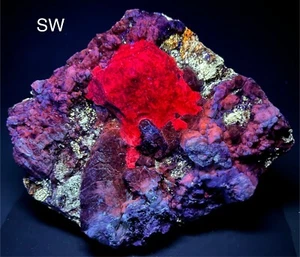 934 gm fluoreszierende afghanische Kristalle Probe mit fluoreszierendem Wernerit Skapolith - Bild 1 von 10