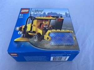 LEGO City Construction Street Sweeper 7242 - Picture 1 of 8