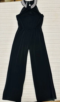 Черный комбинезон Alfani с украшенным драгоценными камнями вырезом с бретелью через шею, маленький - Изображение 1 из 4