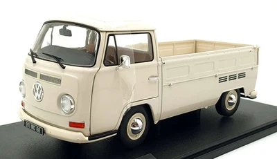 Solido 1/18 Scale Diecast S1809404 - 1968 Volkswagen T2 Pick Up Porsche Service - Image 1 of 4