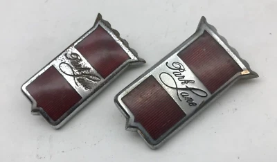 Par emblema guardabarros Mercury Park Lane 1964 C4MB-16098-D calidad de conductor usado Foto 1 de 4