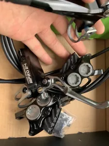 Juego de frenos de disco 4 pistones IIIPRO E4 bicicleta MTB 800/1550 para SHIMANO - negro - Imagen 1 de 7
