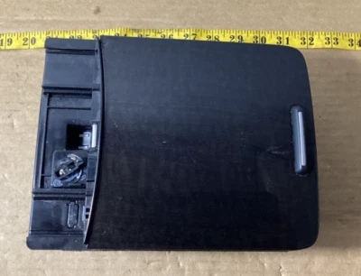 2014 - 2016 Kia Cadenza передняя центральная консоль хранения AUX USB 84675-3RAE0 OEM. - Изображение 1 из 4