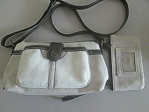 WOMEN'S B.O.C CROSS BODY TRI-FOLD WITH ID WALLET VERY STRONG BAG. GENTLY USED