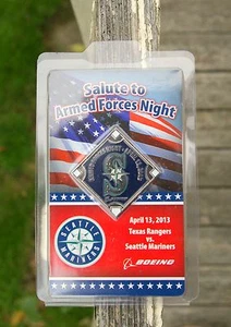 Token de béisbol nocturno Boeing Seattle Mariners Texas Rangers Salute Fuerzas Armadas - Imagen 1 de 3