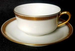 ANTIQUE LIMOGES HAVILAND & Co STUNNING GOLD LEAVE BAND TRIM CUP AND SAUCERS - Picture 1 of 12