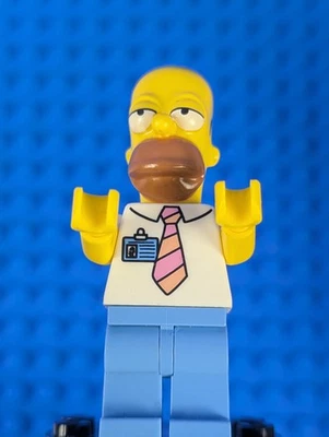 Lego The Simpsons: Homer Simpson - Shirt with Tie and Badge sim001 Set 71006 - Image 1 of 4