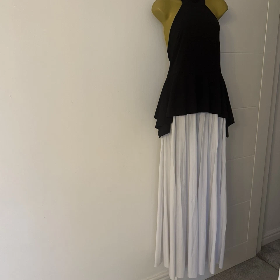 Vestido midi monocromo de ASOS - Talla 12, top peplum cuello halter, falda totalmente forrada Foto 1 de 4