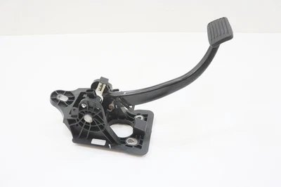 Pedal de freno Chevy Silverado 2500 2021 Foto 1 de 4