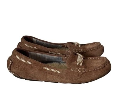 Zapatilla Ugg marrón sin usar talla 8 mujer Foto 1 de 4