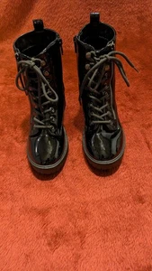 forever 21 stivale da combattimento donna nero in vernice, taglia 7 - Foto 1 di 8