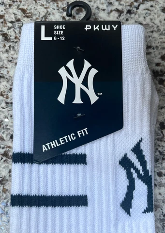 NY Yankees Pinstripe Crew Socks by PKWY. Size L 6-12 Cover