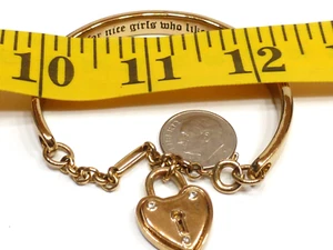 (B3) Juicy Couture Armreif Bettelarmband mit Aufschrift - Bild 1 von 6