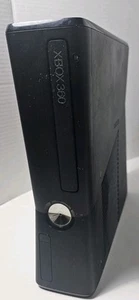 Solo sistema de consola Microsoft Xbox 360 S Slim 320 GB *FUNCIONA - Imagen 1 de 5