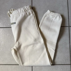 Fear of GOD Essential Sweatpants Cream Size X-Large Kids - Picture 1 of 5