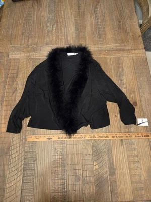 Chaqueta negra cuello peludo Calvin Klein talla 3x Foto 1 de 4