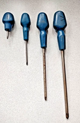 A Good  Selection Of 4 Vintage Stanley Blue Series  Pozi Screwdrivers. - Image 1 of 3