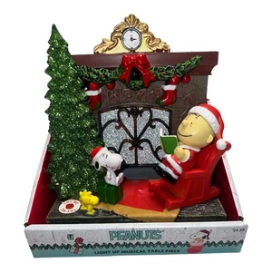 Peanuts Charlie Brown Snoopy Kamin musikalisch beleuchtet Weihnachten Tischstück - Bild 1 von 6