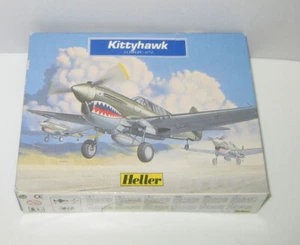Kit modelo Kittyhawk de combate de la Segunda Guerra Mundial Heller 79738 1/72 - Imagen 1 de 2