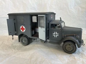 FORCES OF VALOR 1:32 German 4x4 Ambulance France 1940 - Picture 1 of 4