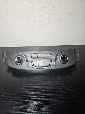 UNIDAD DE INTERRUPTOR DE CONTROL DE CLIMA CALENTADOR AIRE ACONDICIONADO TABLERO TRANSVERSAL CHEVROLET OEM 2018-2020  Foto 1 de 4