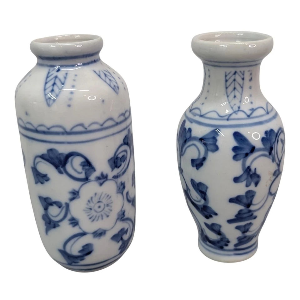 Juego de 2 jarrones miniatura vintage de porcelana floral azul blanco hechos en China de 4" Foto 1 de 4