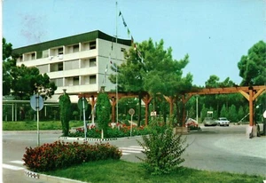 ud 325 WY 1971 LIGNANO PINETA (Udine) Ingresso al Camping Internazionale- VG - Foto 1 di 1