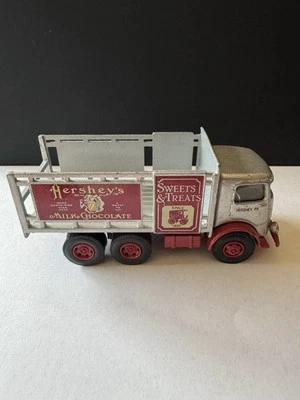 Литой грузовик для доставки молочного шоколада Hartoy AHL Mack Hershey's масштаб 1:64 - Изображение 1 из 4