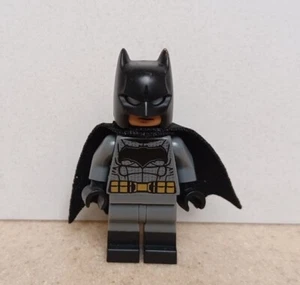 LEGO DC Comics Super Heroes 76012 Batman Minifigure Gray Gold Belt Riddler Chase - Picture 1 of 1