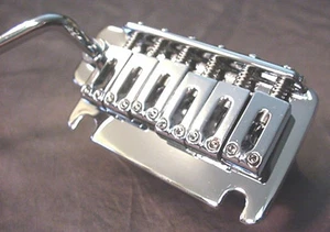 SIMPLE CHROME ELEC GUITAR TREMOLO BRIDGE + PUSH IN ARM - Picture 1 of 4