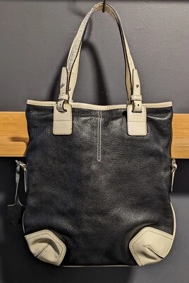 Bolso de Mano ESCADA Cuero Marfil y Negro con Cierre Magnético Hecho en Italia Foto 1 de 4