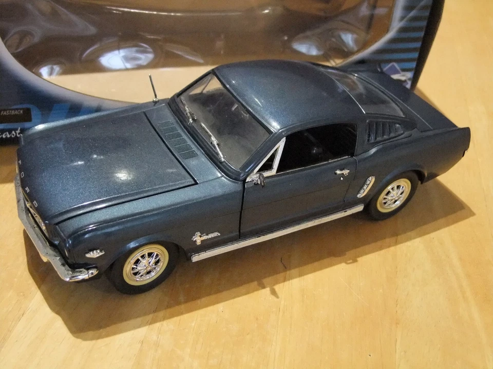 Ford Mustang Fastback Blue - Mira Solido échelle 1/18 avec dommages mineurs - Photo 1/1