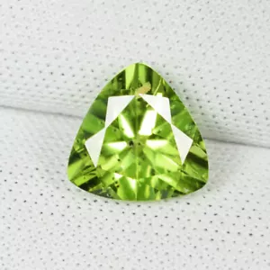 2.04 ct LUSTROUS - BEST GRADE NATURAL PERIDOT - TRILLION See Vdo SK - Picture 1 of 2