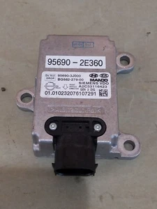 Hyundai Tucson 2008 sensor de velocidad de guiñada 95690-2E360 - Imagen 1 de 3