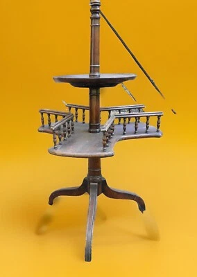 ВИНТАЖНЫЙ КНИЖНЫЙ ДЕРЖАТЕЛЬ НА НОЖКАХ ПАУКА И ПОДСТАВКА ДЛЯ ЛАМПЫ - Изображение 1 из 4