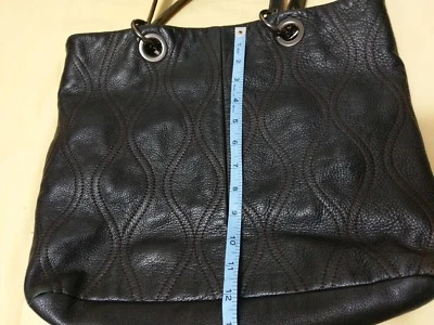 Bolso de mano Steven by Steve Madden tiene defecto.  Ver foto Foto 1 de 4