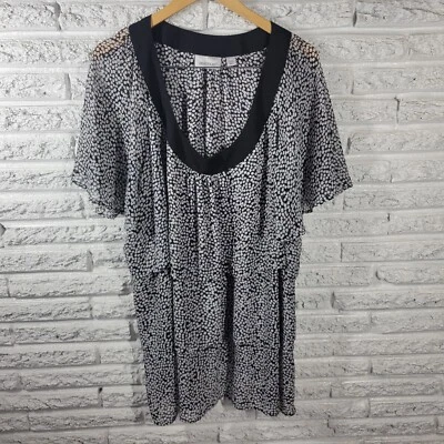 Top túnica Avenue para mujer 26 28 Plus manga acampanada blanco cuadrados volantes transparente Foto 1 de 4