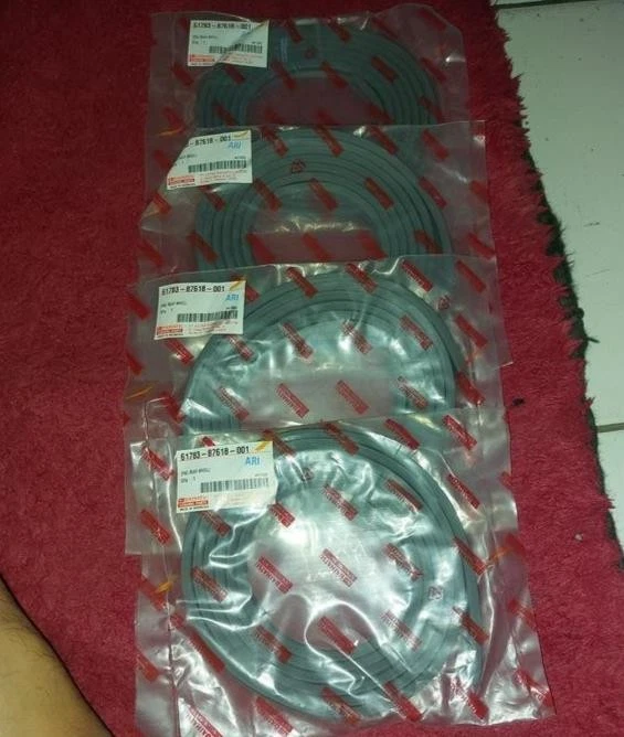 Daihatsu Taft Rubber Assy Over Fender FOR Rocky Feroza 61783-87618-001 - 4pcs Foto 1 de 3