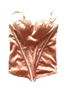 Marks & Spencer Rosa Oscuro Con Aros Acolchado Floral Satén Sin Tirantes Vasco Reino Unido 34D - Imagen 1 de 3