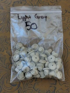 Paracolpi silenziatori fermaporta grigio tannico chiaro 50 conteggi ~ 1/2" x 1/2" ∊ - Foto 1 di 5