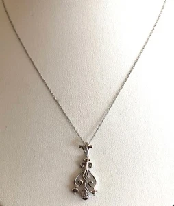 COLLAR COLGANTE ORO BLANCO 10K Y DIAMANTES FLOR DE LIS - Imagen 1 de 5