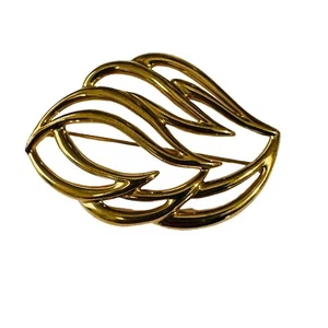 Monet Large Gold Tone Abstract Leaf Brooch Pin Flame Open Work Signed Vintage - Picture 1 of 4