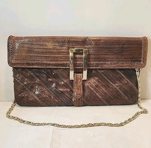 Cartera de piel de serpiente vintage marrón retazos años 80 con correa de cadena dorada  - Imagen 1 de 23