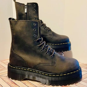 Stivali Dr Martens Jadon Platform M 10 L 11 in pelle nabuk marrone antracite Grizzly - Foto 1 di 9