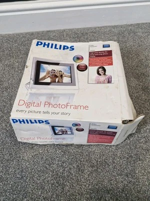 phillips Digital Photoframe 7FF2FPA 6.5 in 720x480 - marks on the screen  - Image 1 of 4