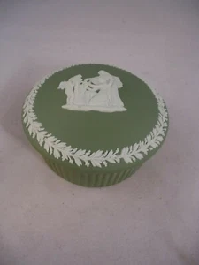 Wedgwood Round Trinket Box Green Jasperware Cupid As Oracle Vintage British - Picture 1 of 5