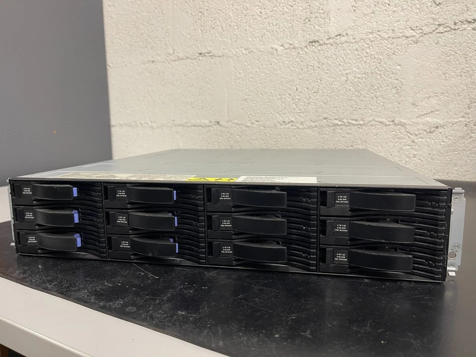 IBM 2072LEU - IBM Storwize V3700 LFF Expansion Enclosure - Image 1 of 1